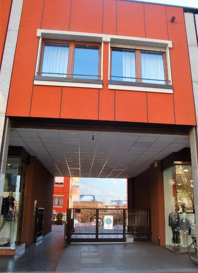 Apartamento Lucini Ai Portici Tirano Exterior foto